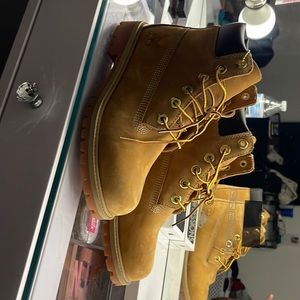 Selling Real Womens Timberland Boots. Only worn Twice.